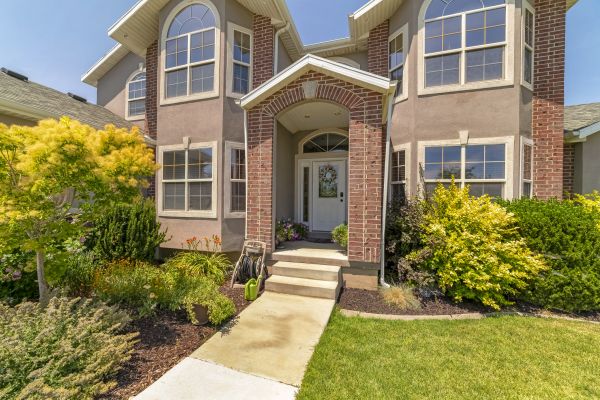 Cost of Transom Window Replacement in Lynnwood