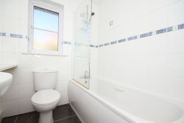 Cost of Shower Window Replacement in Lynnwood